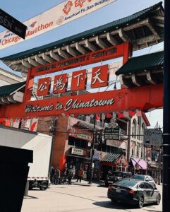 A picture of a red arch in that says Welcome to Chinatown